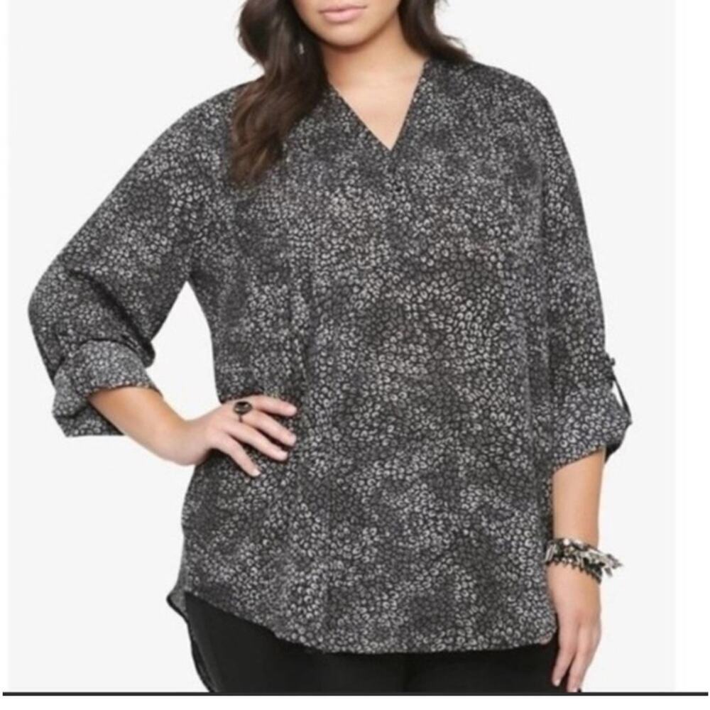 Torrid Grey Animal Print Henley Tunic Top Gray Leopard 1X 10203434
